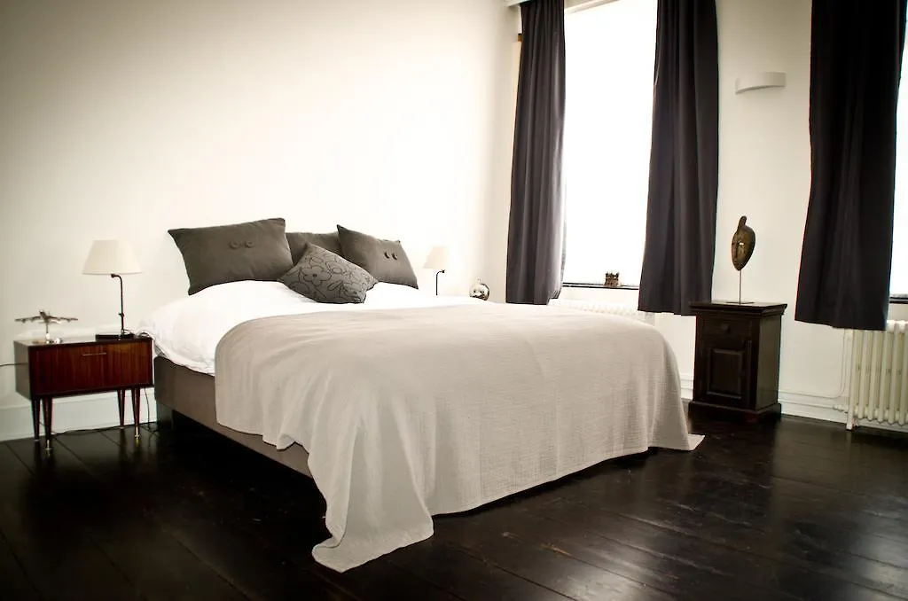 House Ninety Guesthouse Bruxelles Bed & Breakfast